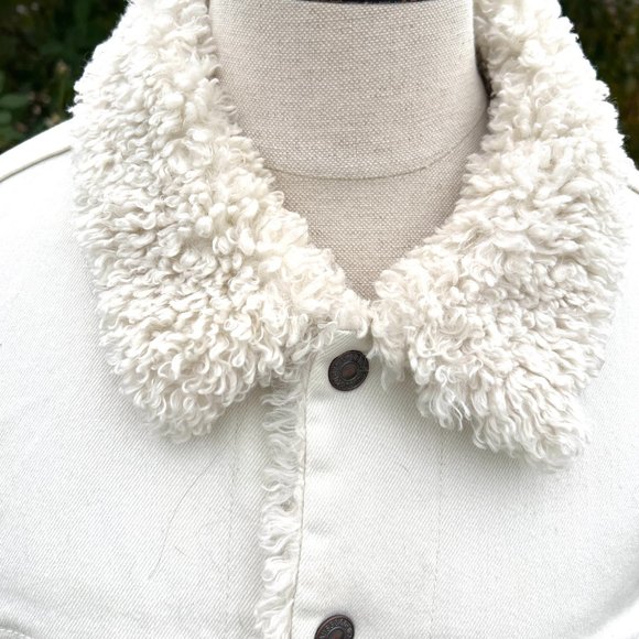 Levi's Cozy Cocoon White Trucker Jacket - Cuddly Tofu - Size Large - Picture 2 of 11